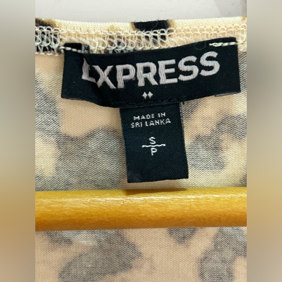 Express leopard print bodysuit with three-quarter sleeve and deep V size small - Picture 3 of 4